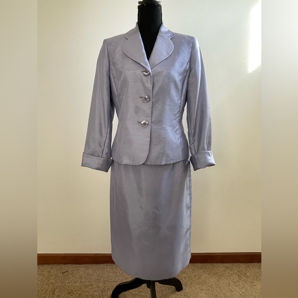 Le Suit size 6 suit